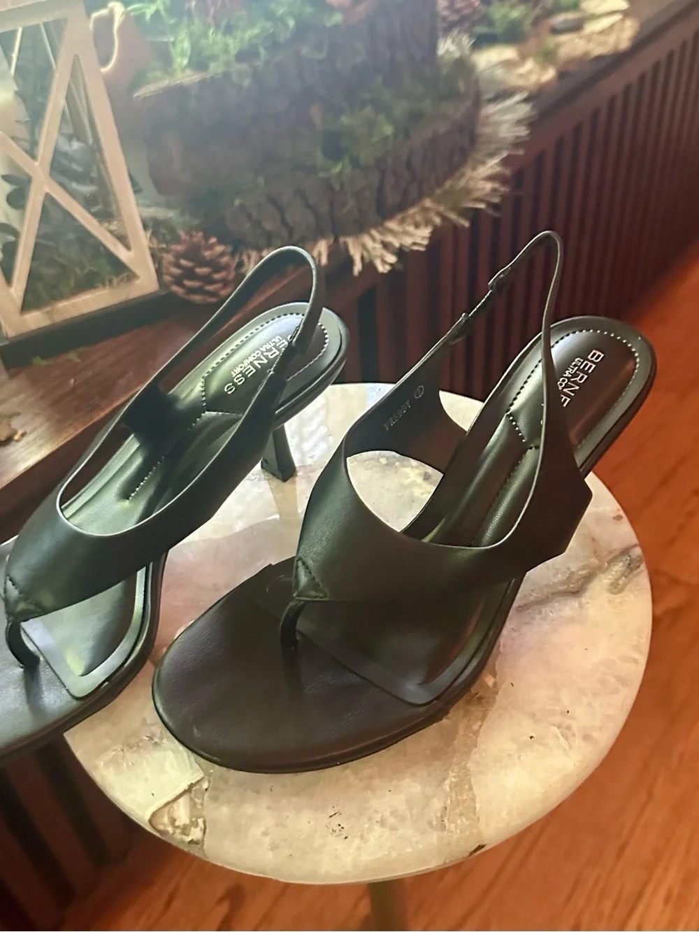 NIB!🔥 Black Slingback Kitten Heel Thong Sandals, Size 7